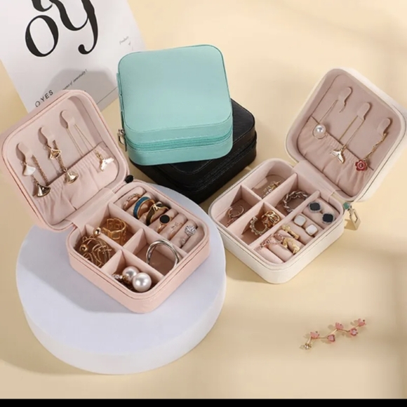 NEW‼️ Just In Small Travel Jewelry Box - Picture 5 of 6